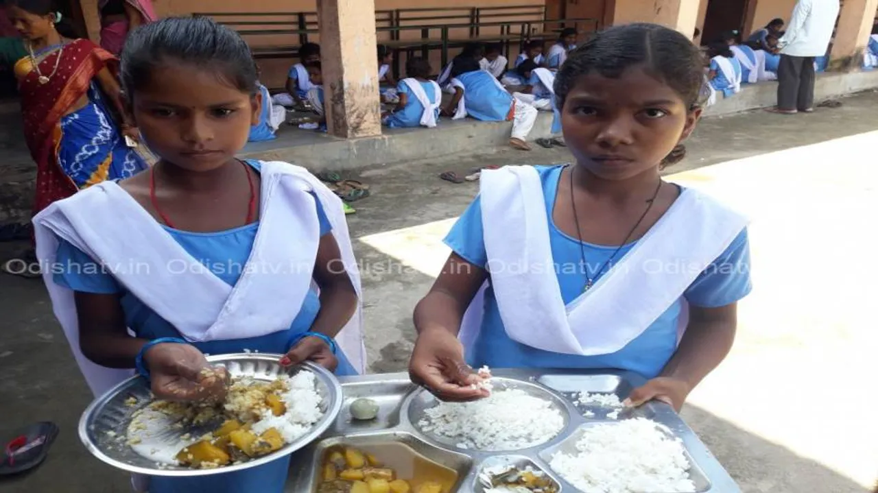 Worm infested rice again in school food!