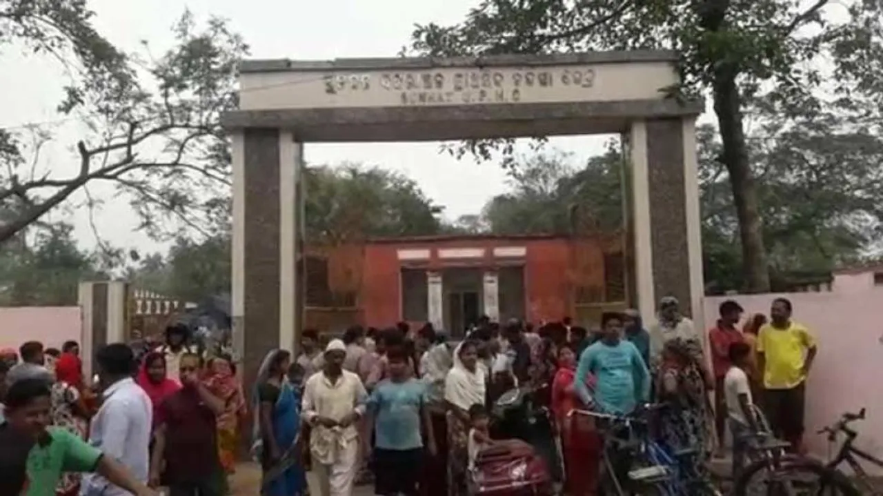 Youth’s body found hanging from tree behind Sunhat hospital, kin allege murder