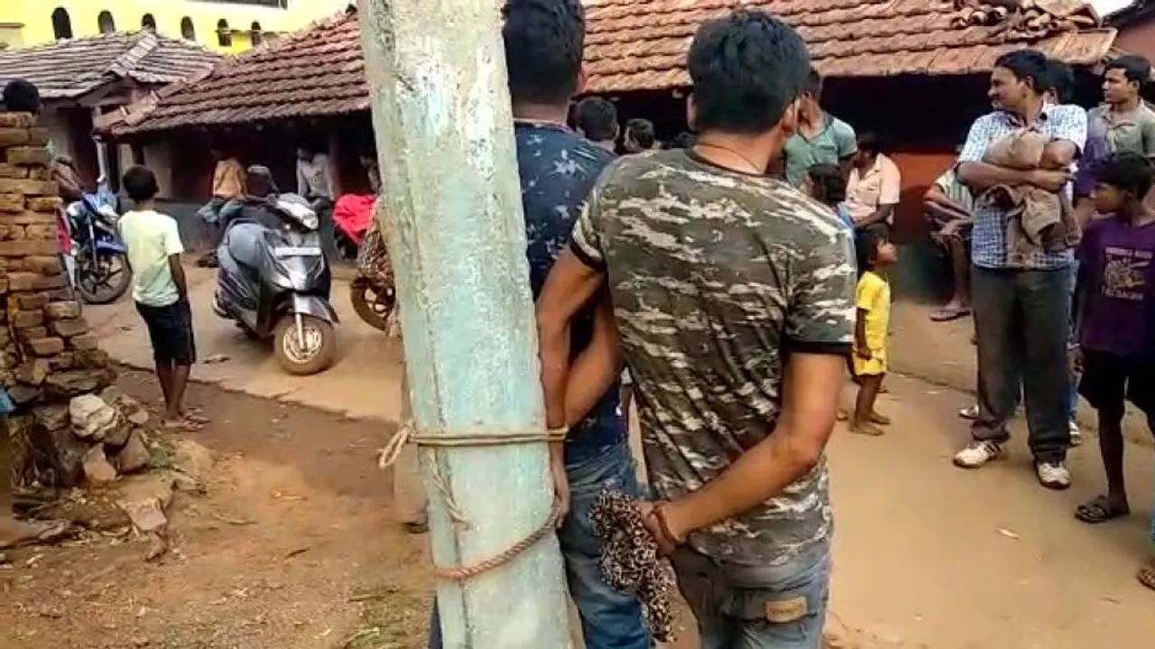 Villagers tie 2 youths to pole for attempting loot