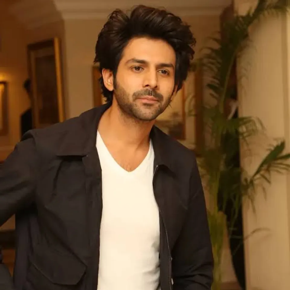 Arjun Kapoor calls Kartik Aaryan 'Saviour of Bollywood', latter replies!