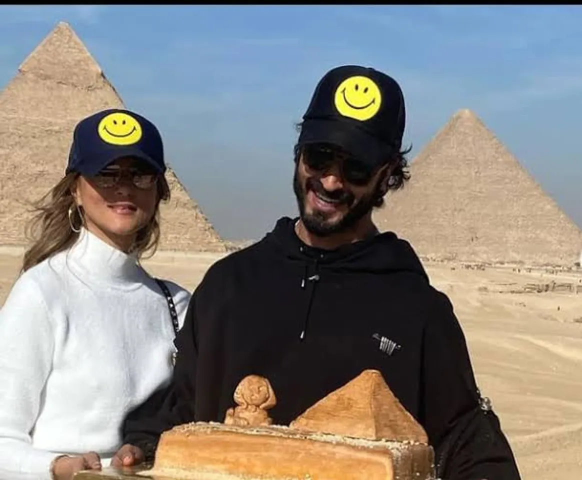 Vidyut Jamwal celebrate his birthday with fiancee Nandita Mahtabi in Egypt!
