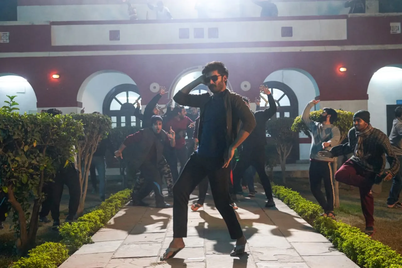 Atrangi Re's Little Little sung by Dhanush makes a big, big splash today!