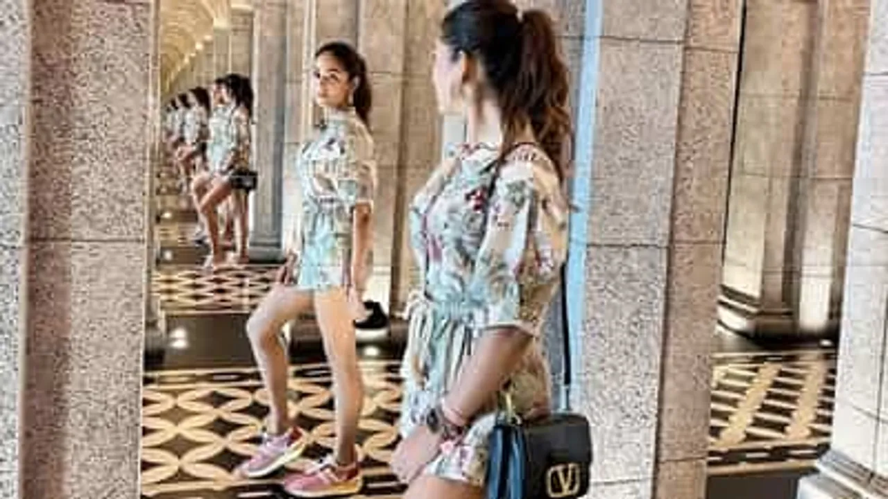 Shahid Kapoor asks Mira Rajput ‘aawaz aa rahi hai?’ as she says hello with new picture!