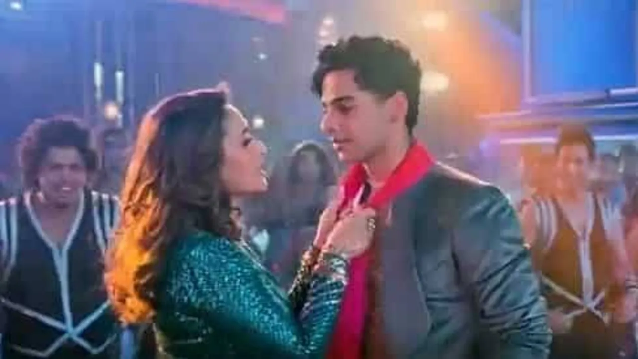 Sidharth Malhotra And Ishaan Khatter Third Wheeling With Madhuri Dixit And Her Dupatta!