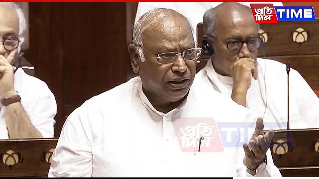 Kharge Condemns BJP of Burning Constitution on the Day it Was Adopted