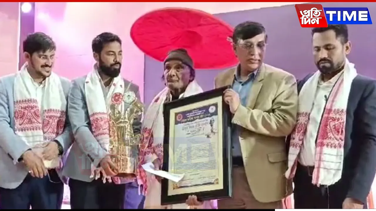AASU Confers Mohan Bhaira Memorial Award on Nagara Naam Artist Bijay Medhi