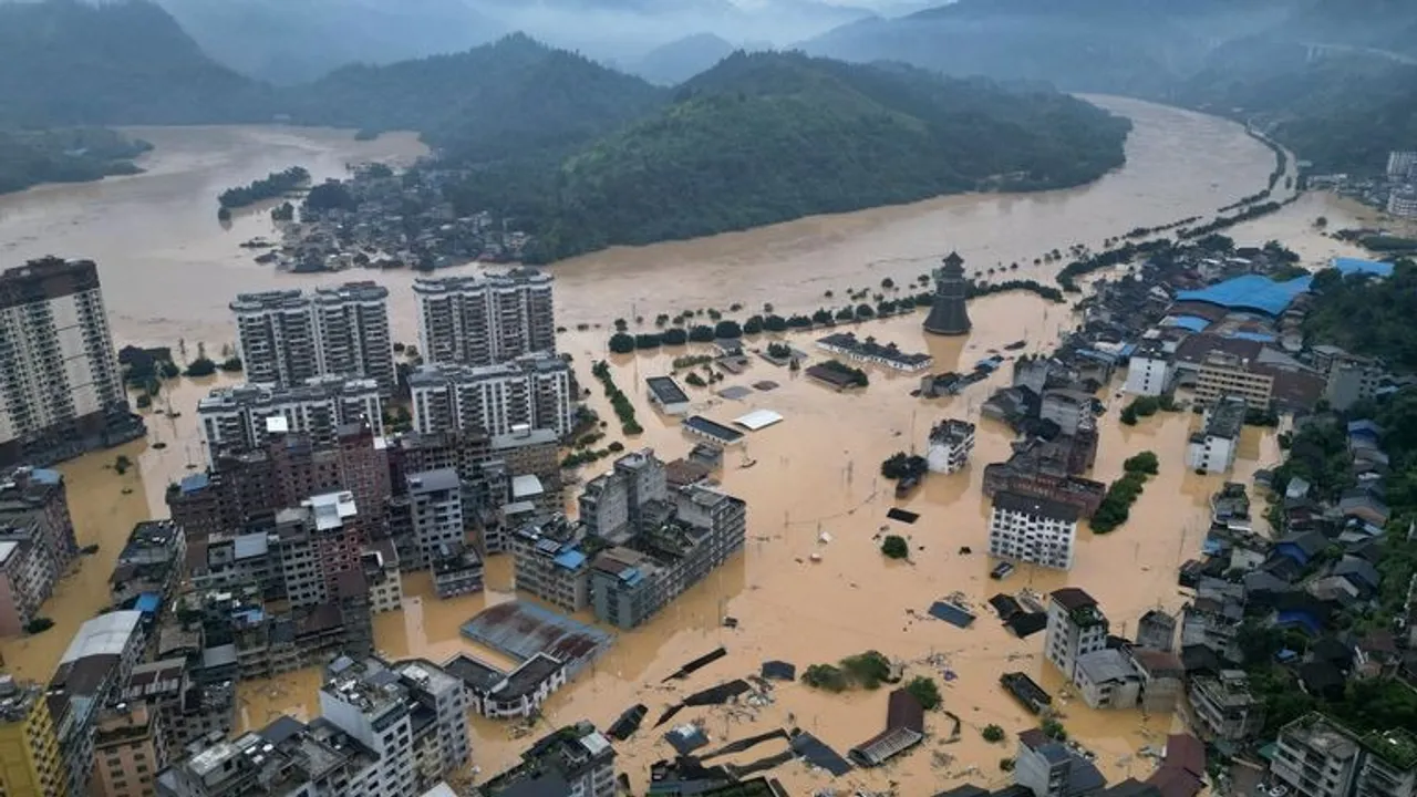 China Raises Flood Alert to Highest Level as Water Surges in Guizhou