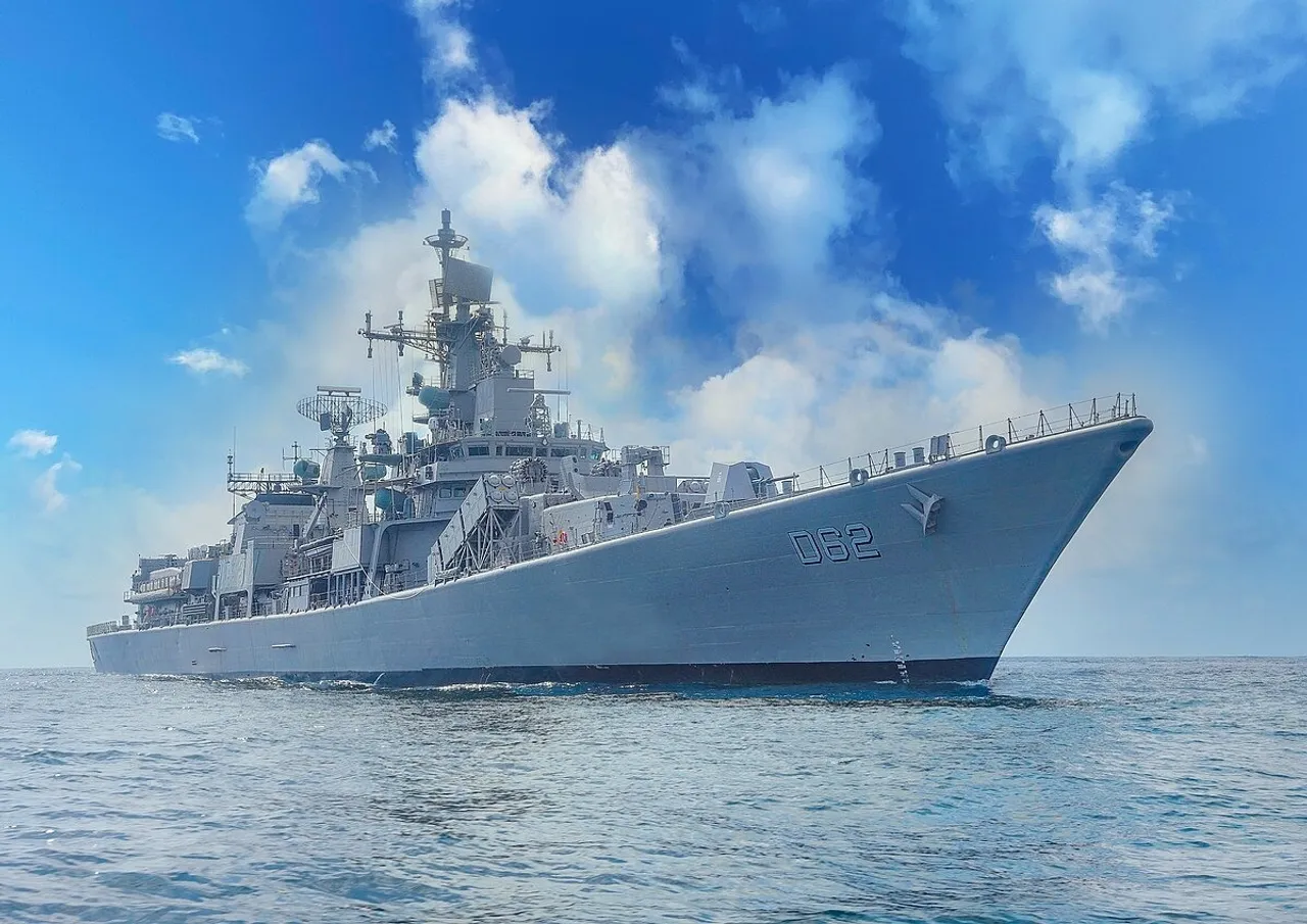 INS_Mumbai_(D62)_at_sea
