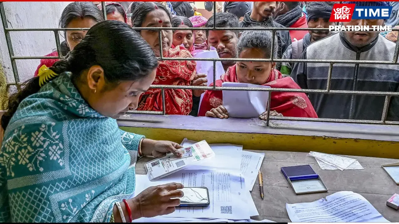 SC Warns West Bengal Against Delays, Extends Electoral Roll SIR Deadline
