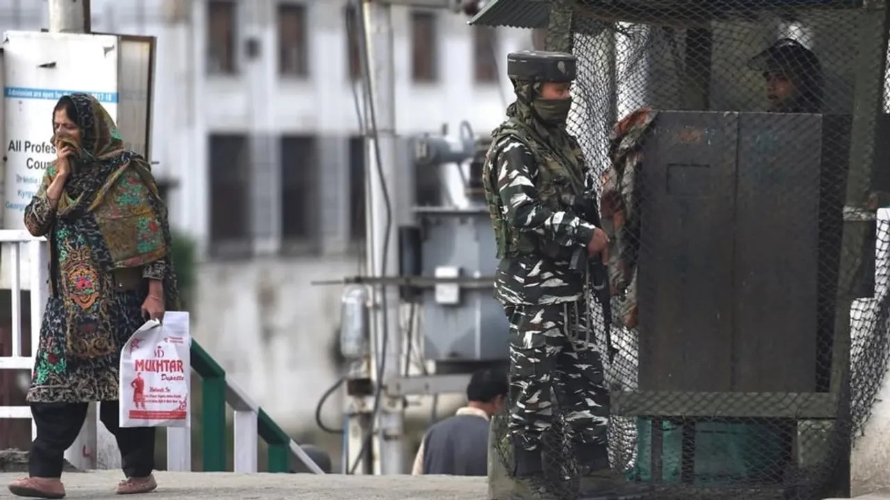 J&K: 4 Persons Injured As Terrorists Toss Grenade At Security Personnel