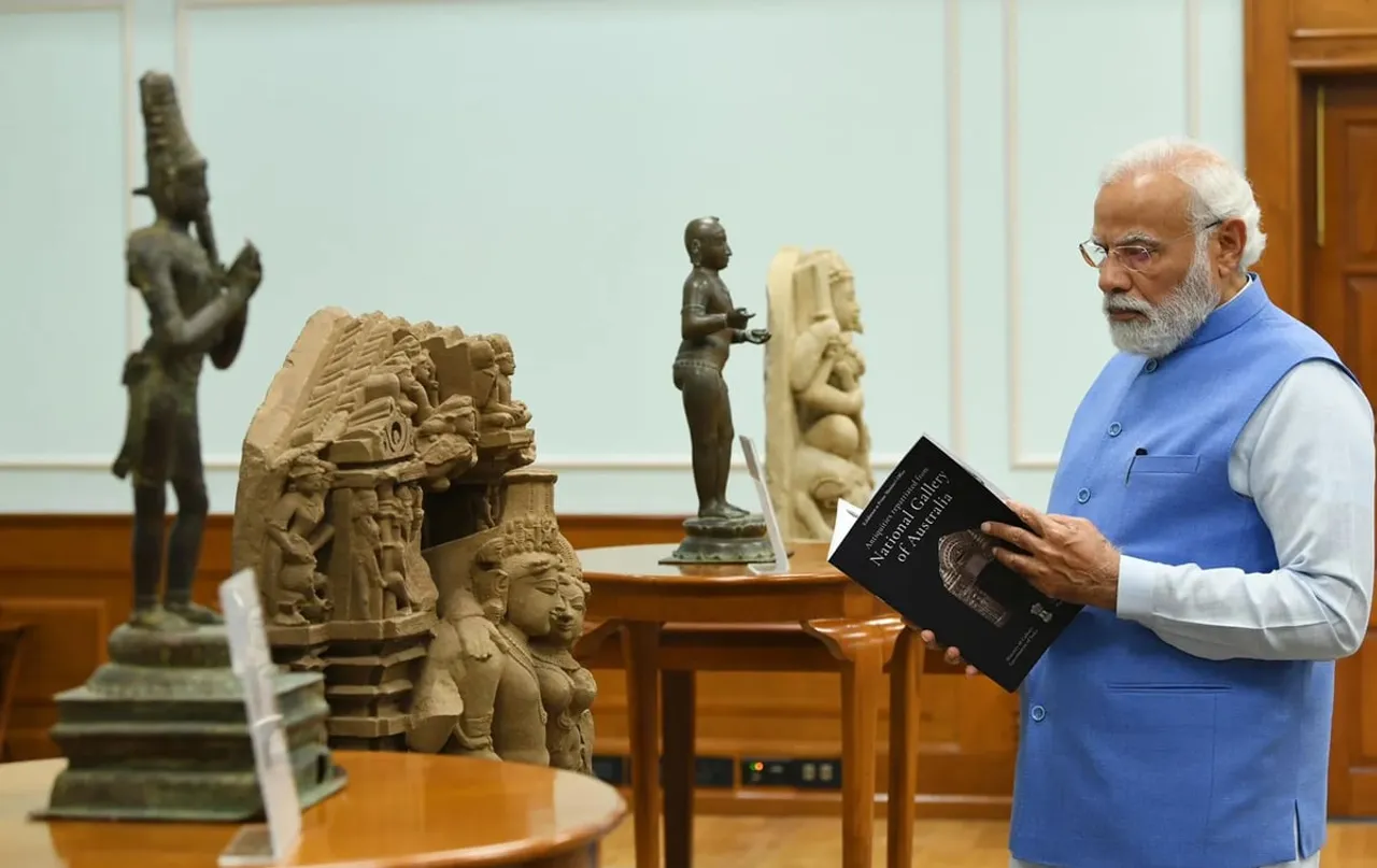 PM Modi Inspects 29 Antiques Australia Returns To India