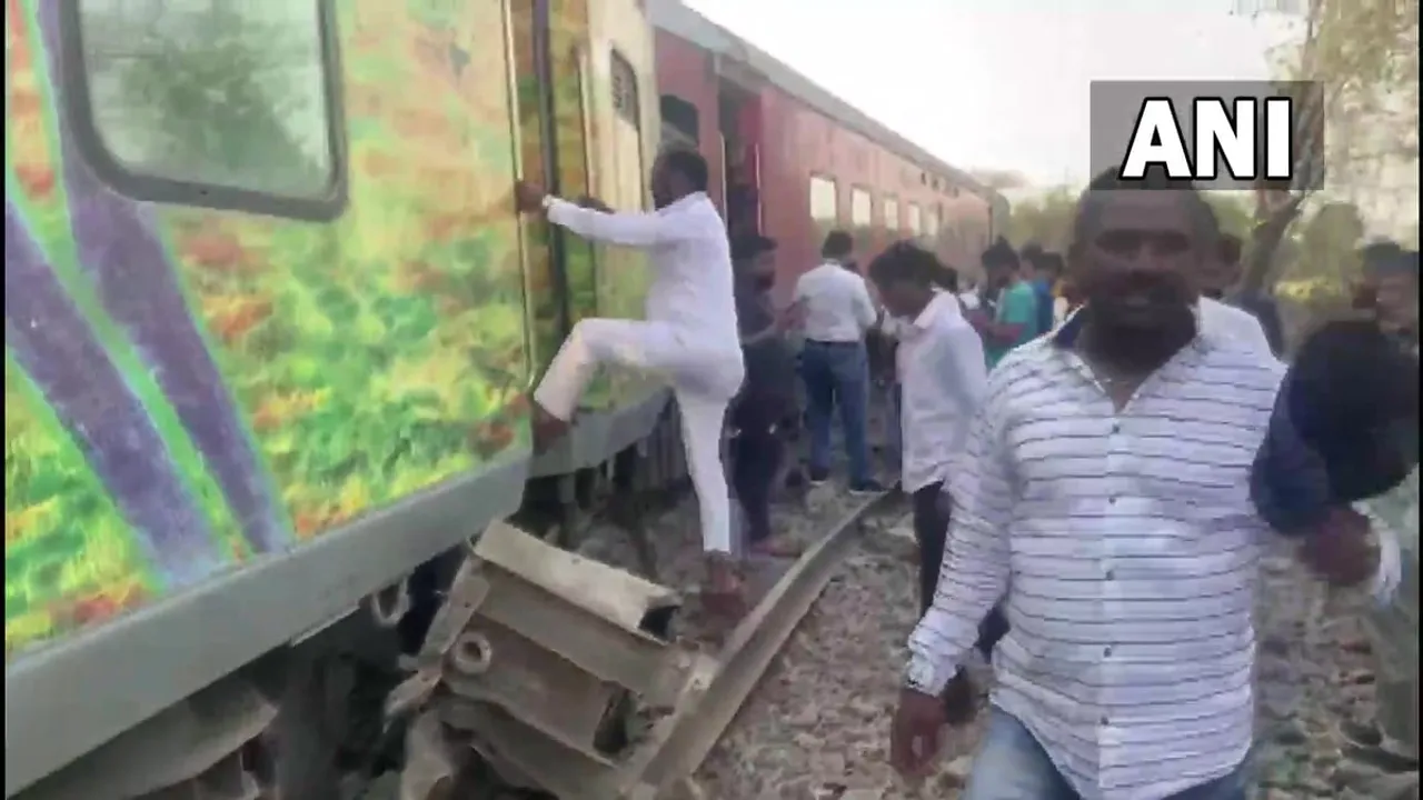 Maharashtra: 11 Coaches of LTT-Jaynagar Pawan Express Derail
