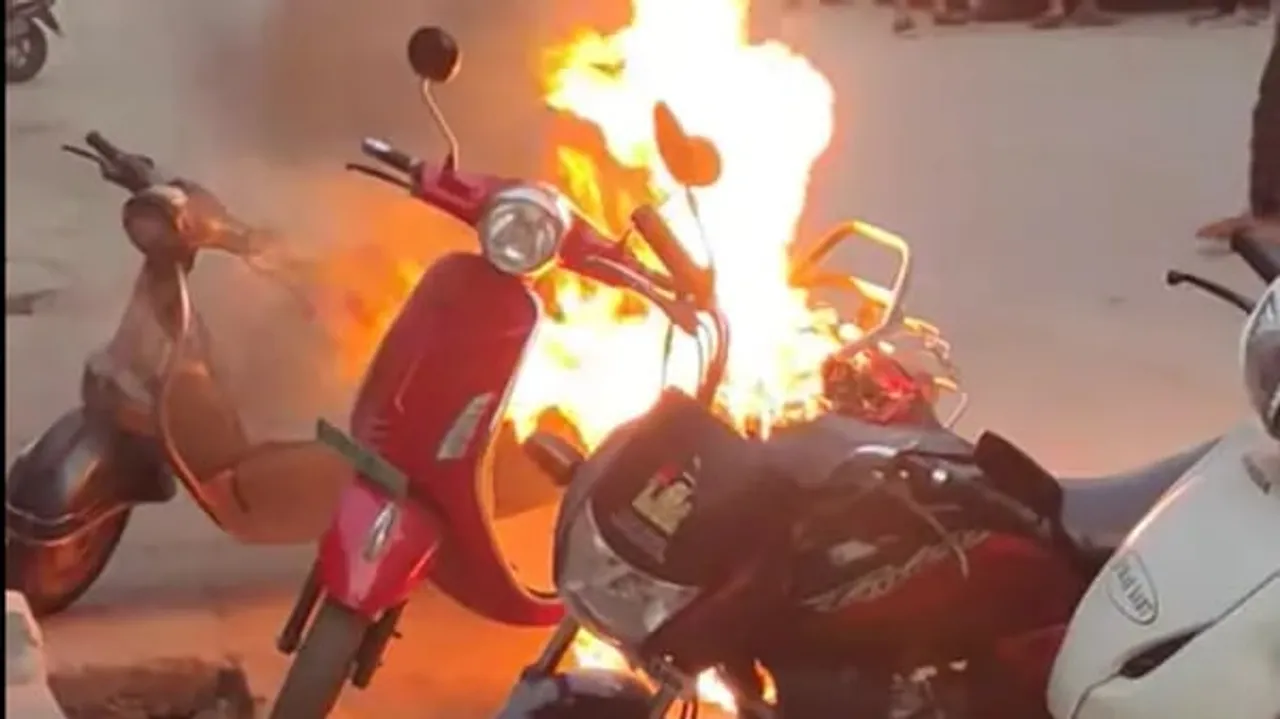 Centre Asks Electric Two-Wheelers Makers To Halt New Launches