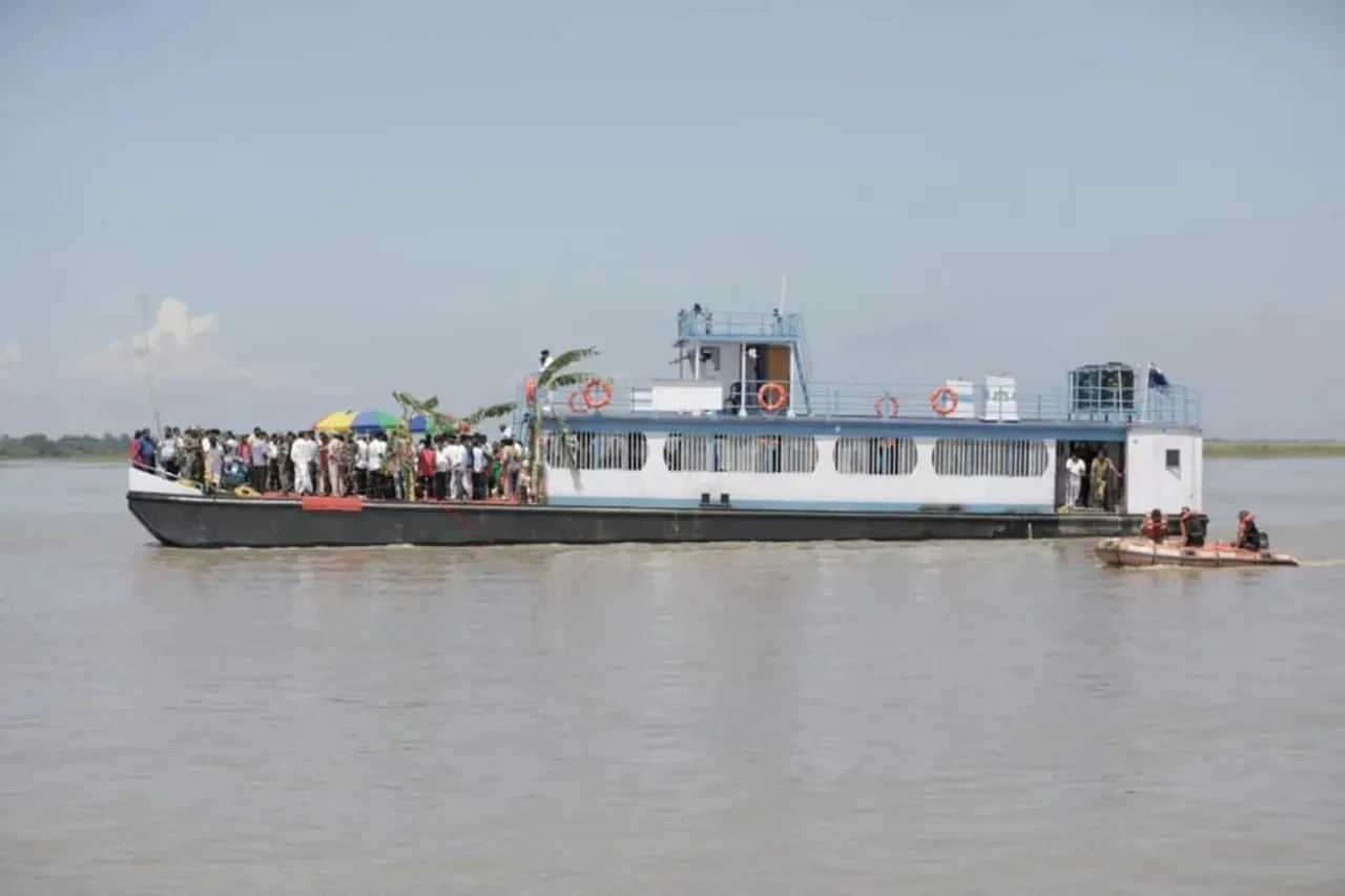 Assam: Man Attempts Suicide by Jumping from a Ferry 