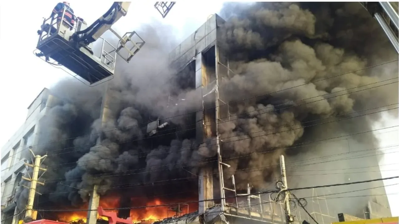 20 Dead, Several Injured after Fire at Building in Delhi