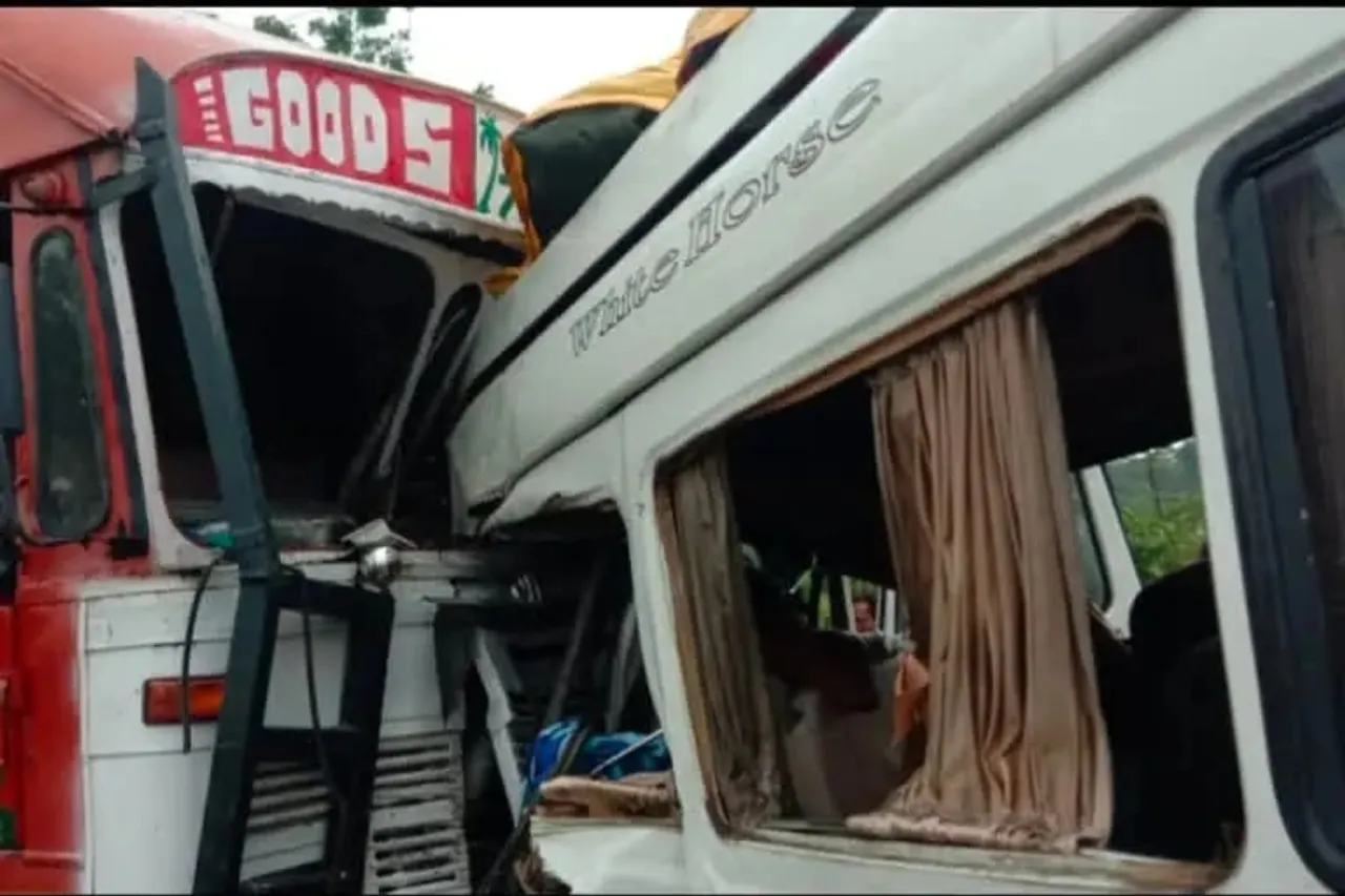 Uttar Pradesh: 7 Killed, 9 Injured As Bus Collides with Truck