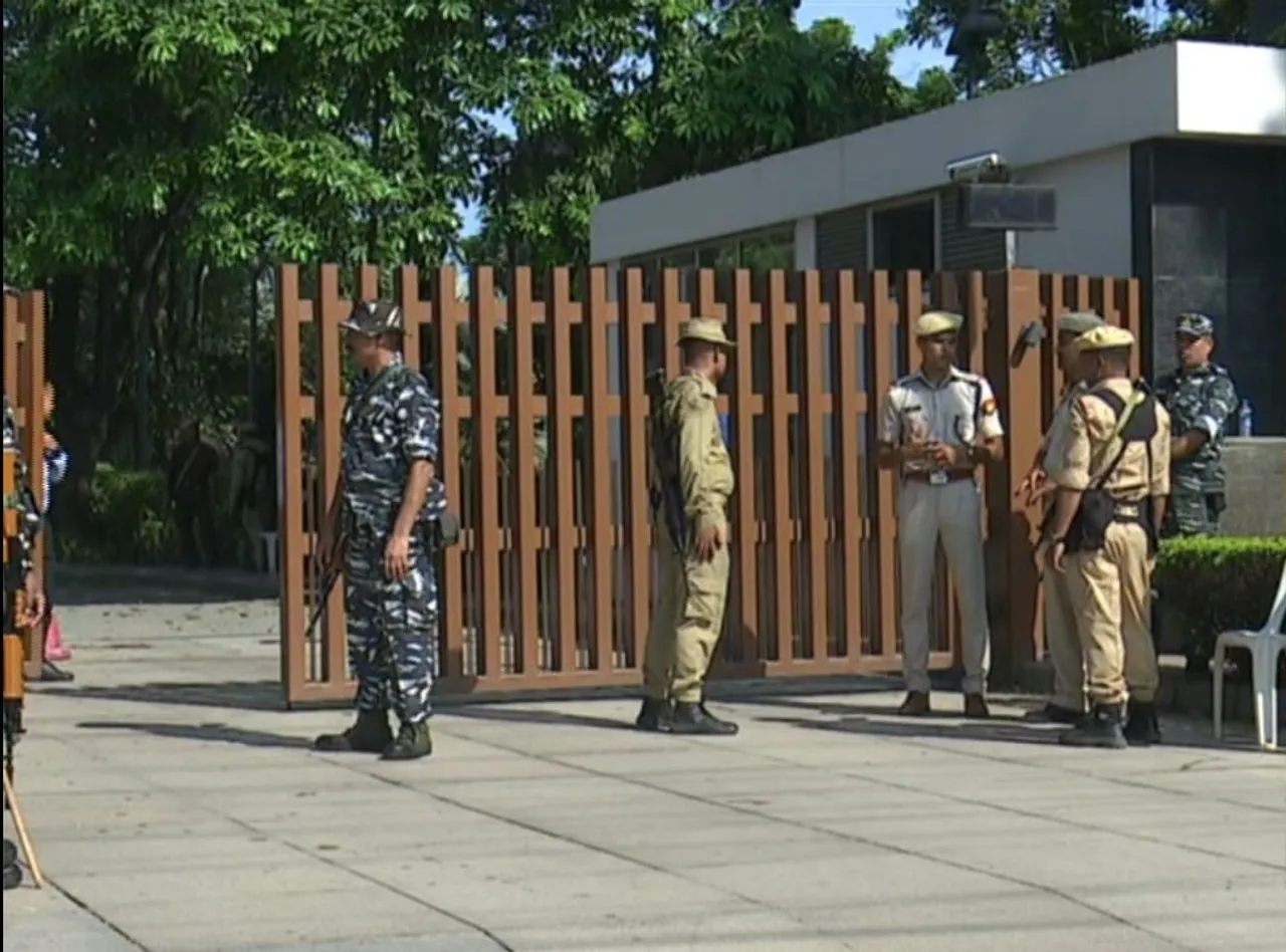 Assam Minister Ashok Singhal Reaches Hotel Radisson Blu to Meet Rebel Sena MLAs