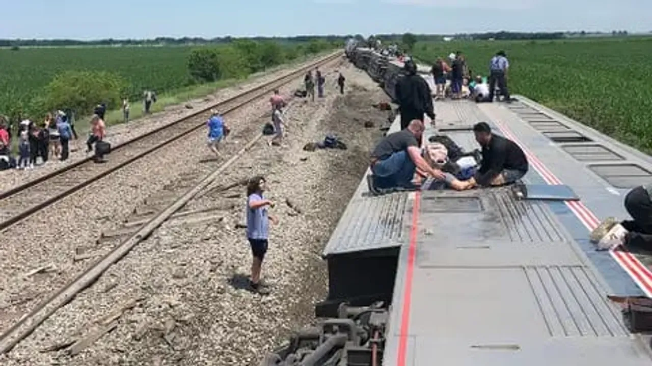 Amtrak Train Derails in Missouri, 3 Killed