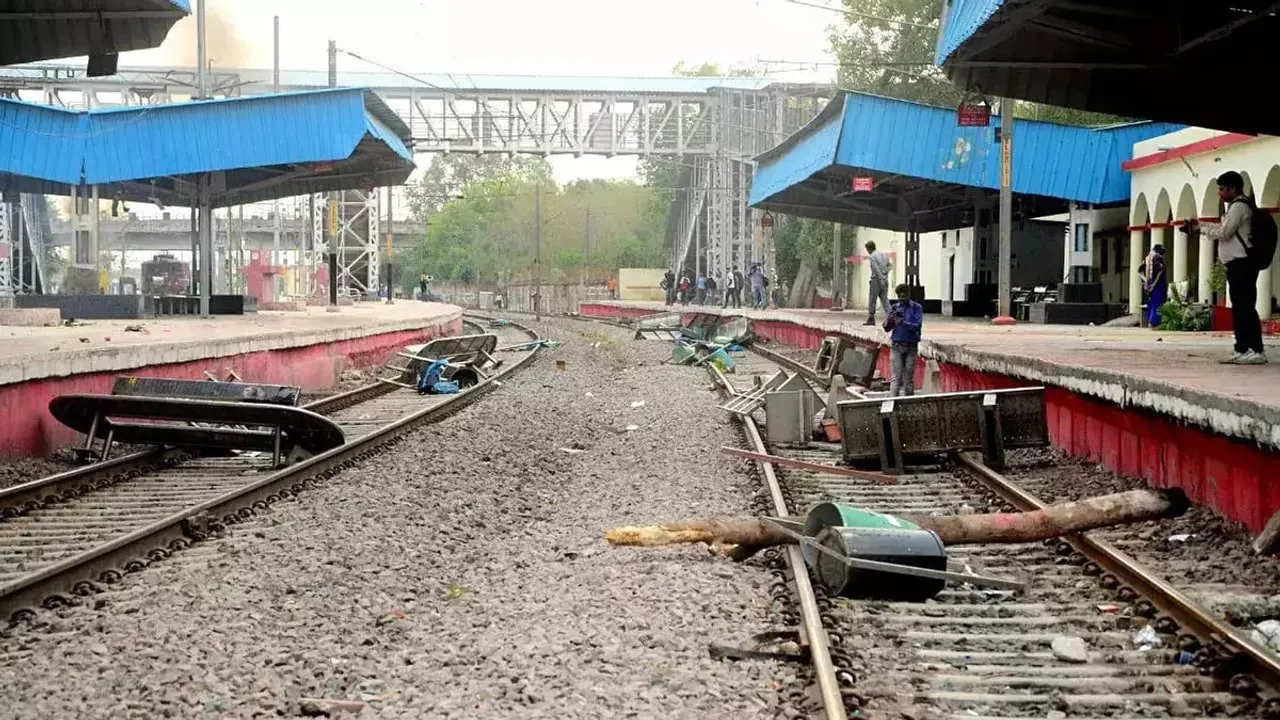 Agnipath Scheme: Bharat Bandh Hits 500 Train Services