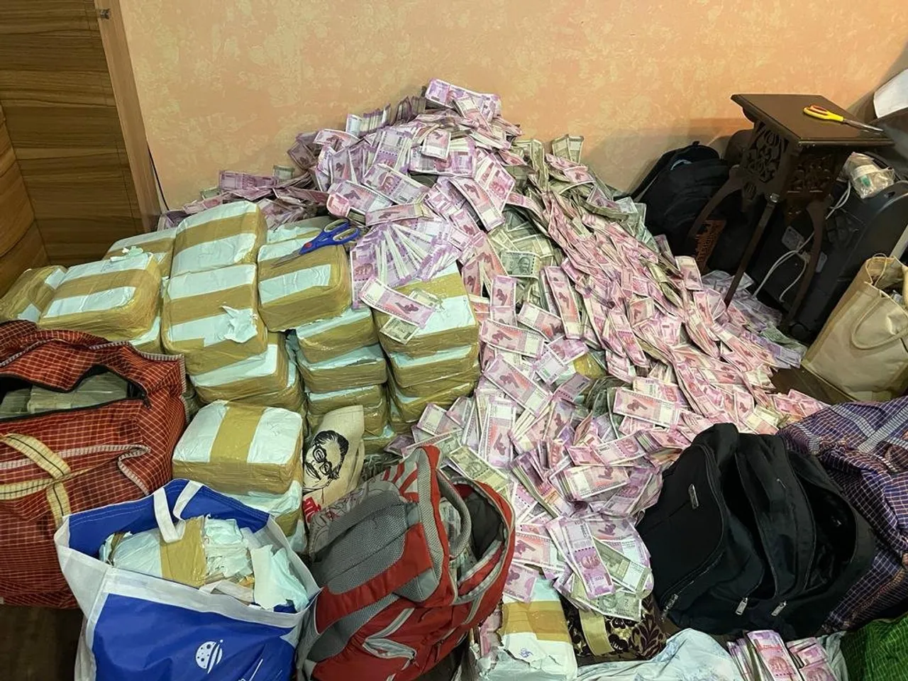 ED Raids Residences of West Bengal Ministers, Seizes Rs 20 Crores