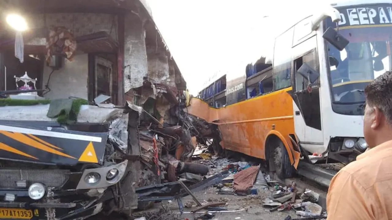 UP: 8 Killed, 16 Injured as 2 Buses collide at Purvanchal Expressway