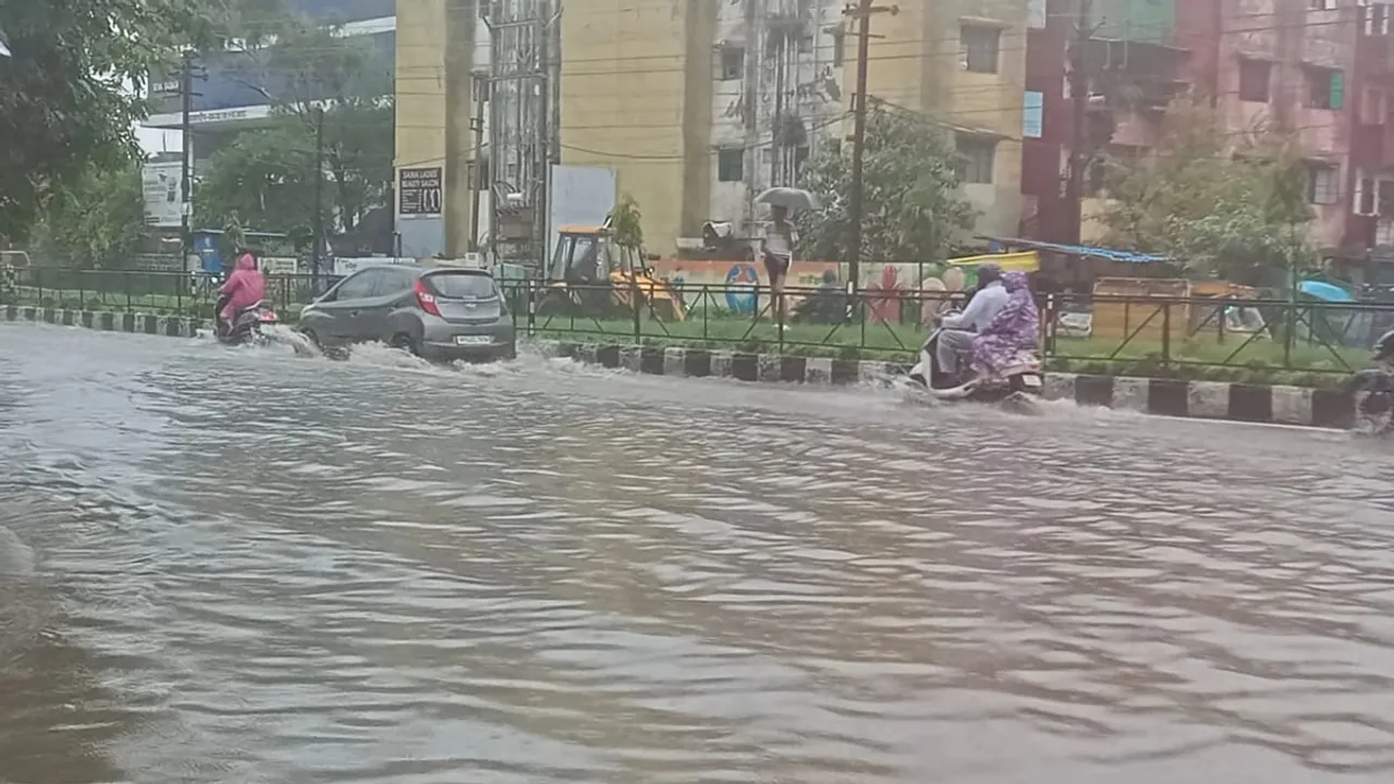 Gujarat: 7 Killed as Heavy Rains Lead to Flood-Like Situation