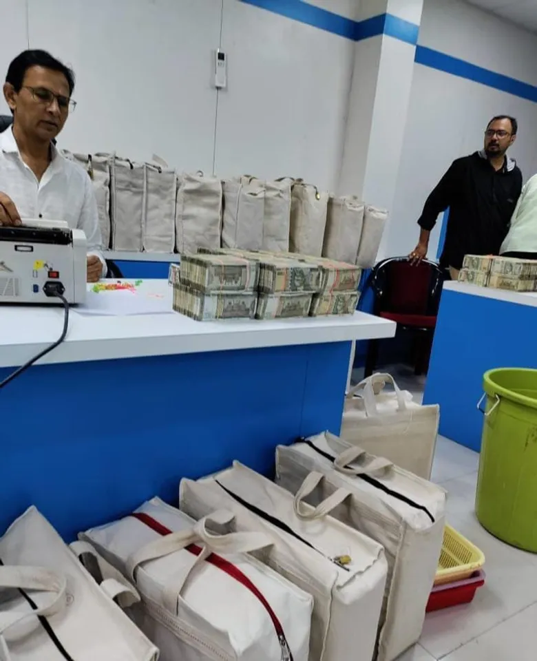 Maharashtra: Income Tax Dept Recovers Assets Over Rs. 300 Crores   