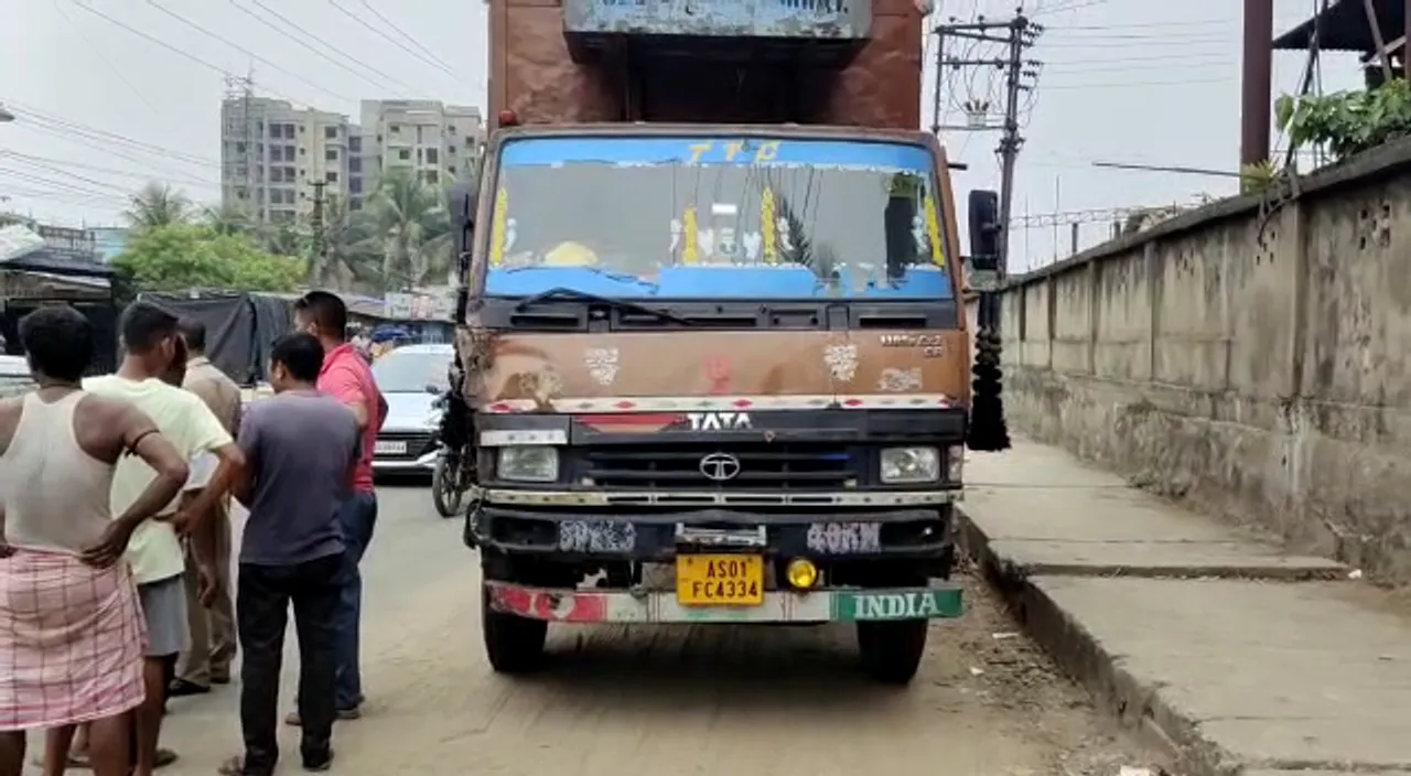 Drunk Truck Driver Rams Into Van In Guwahati, 1 Dead