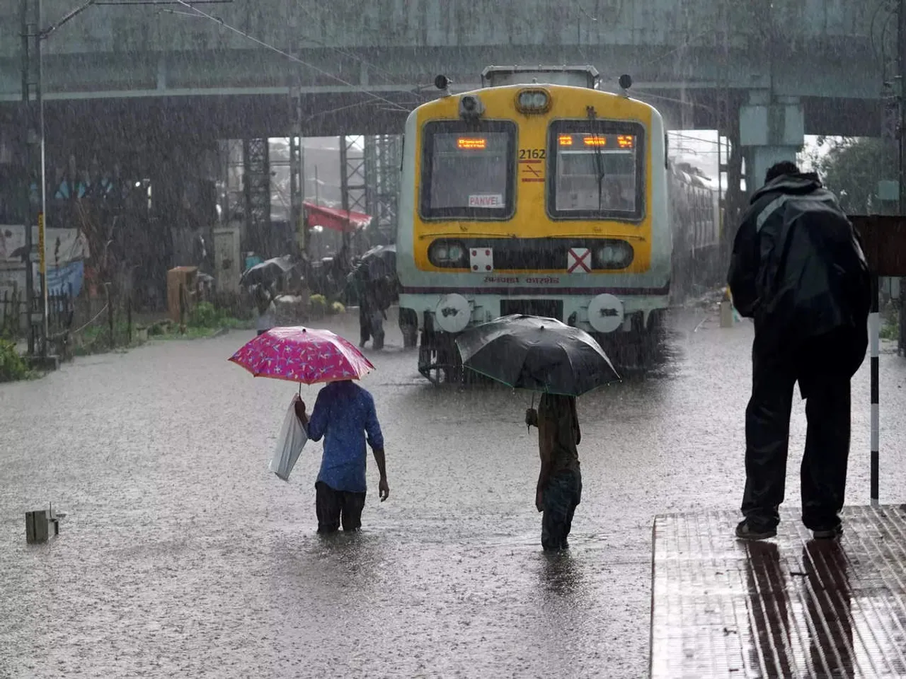 IMD Issues Red Alert in Several Districts of Maharashtra