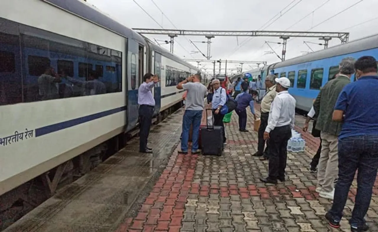 Vande Bharat Express Suffers ‘Flat Tyre’ 