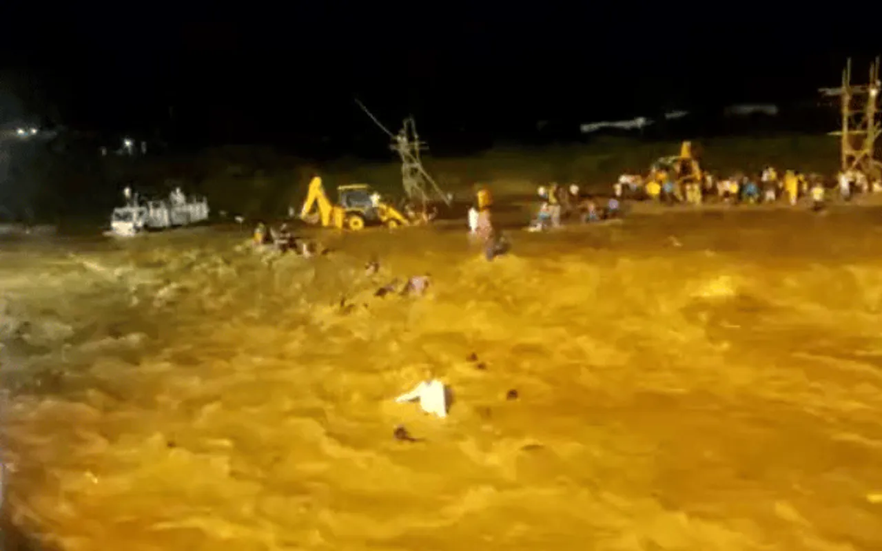 Flash Floods During Idol Immersion Sweep Several Away In Bengal, 8 Dead 
