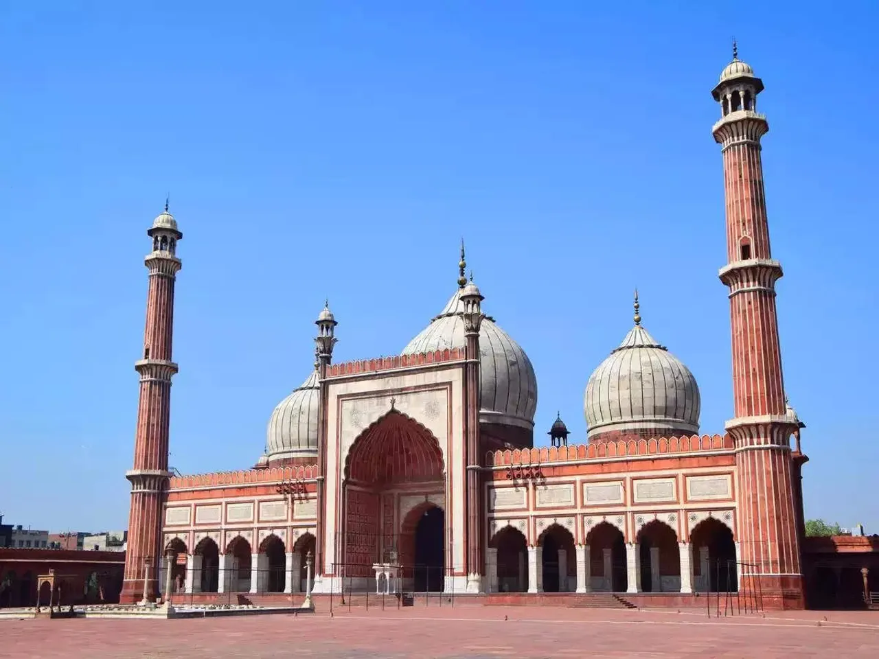Jama Masjid Ban Women's Entry Without Men, DCW Serves Notice