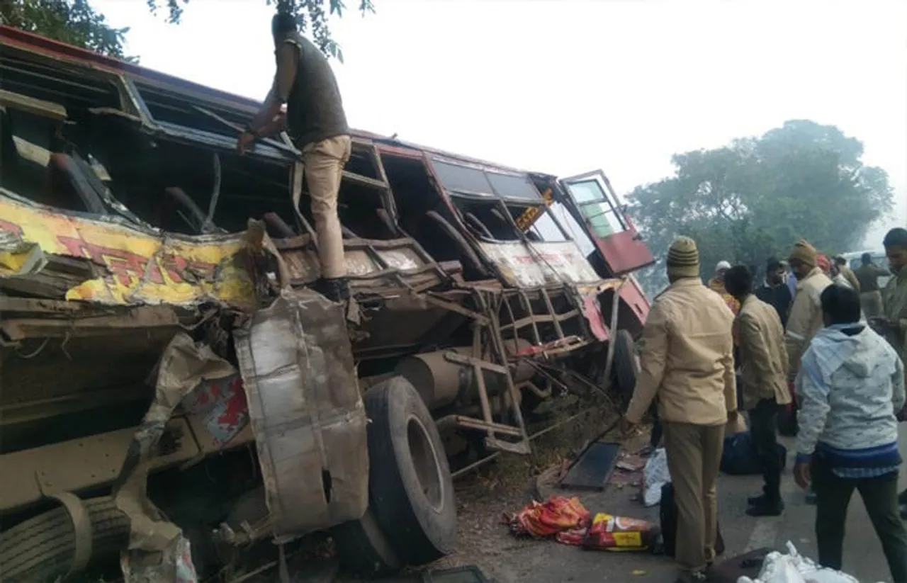 UP: 6 Dead, 15 Injured In Bus-Truck Collision