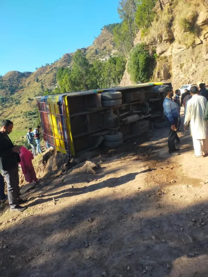 17 Injured as Bus Overturns in J&K’s Rajouri