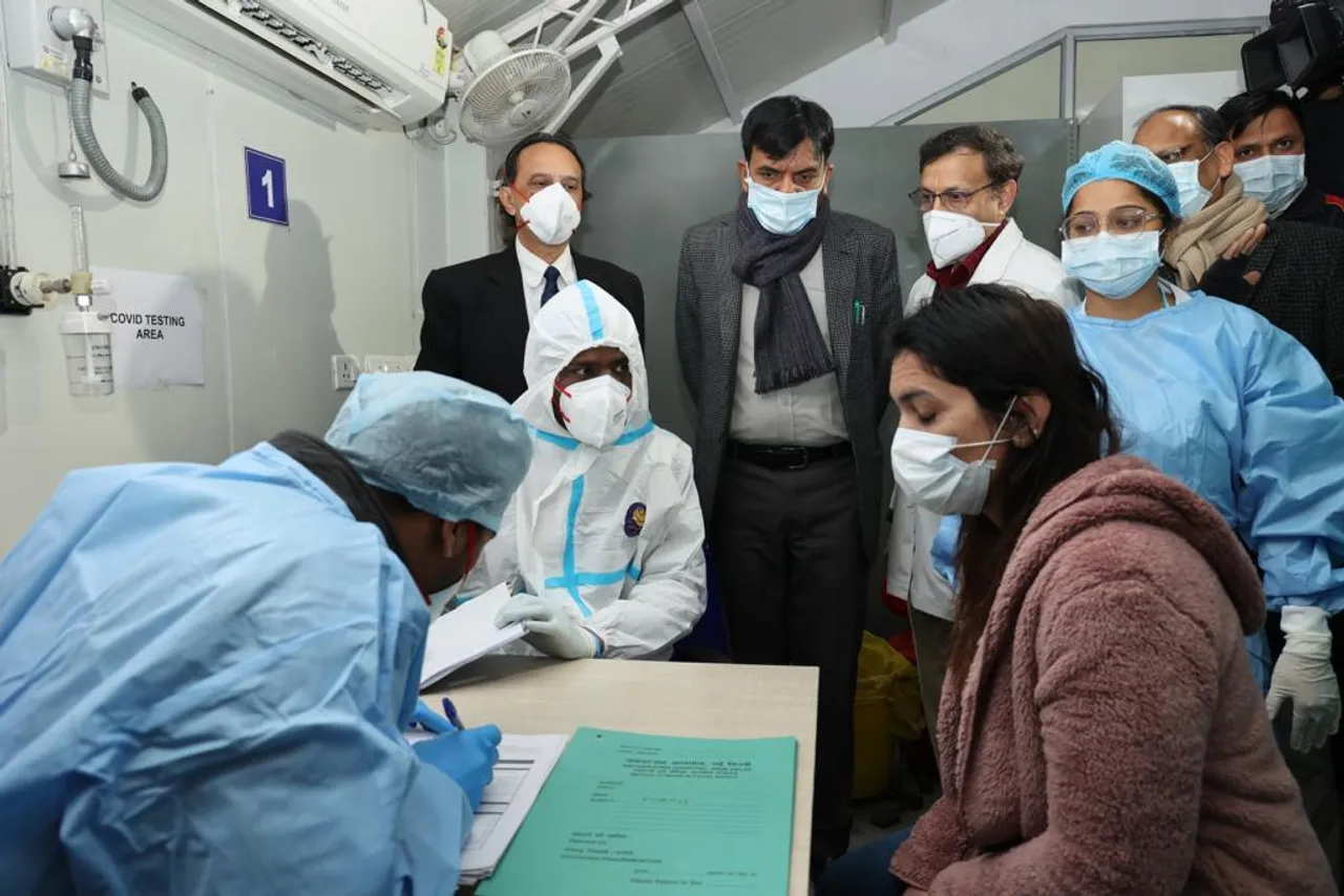 Mansukh Mandaviya Reviews Mock Drill for Covid-19 Management at Safdarjung Hospital