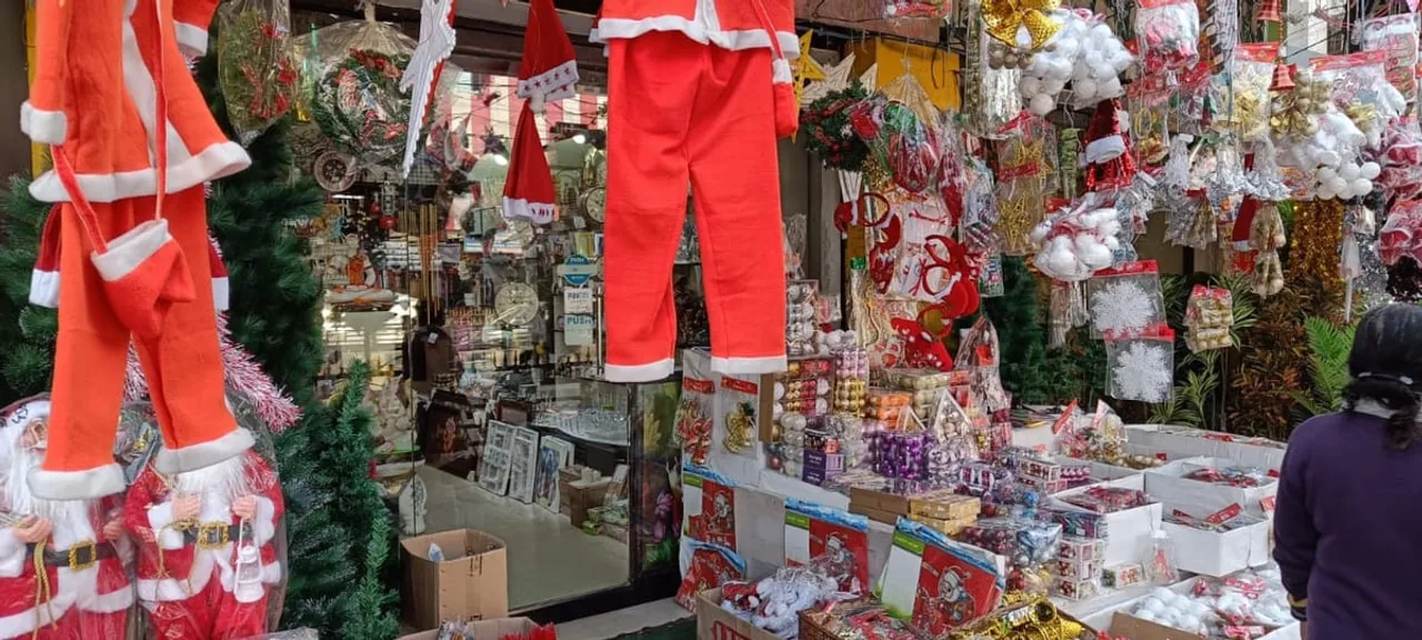 Bakery, Shop Owners Express Satisfaction on Sale Ahead of Christmas