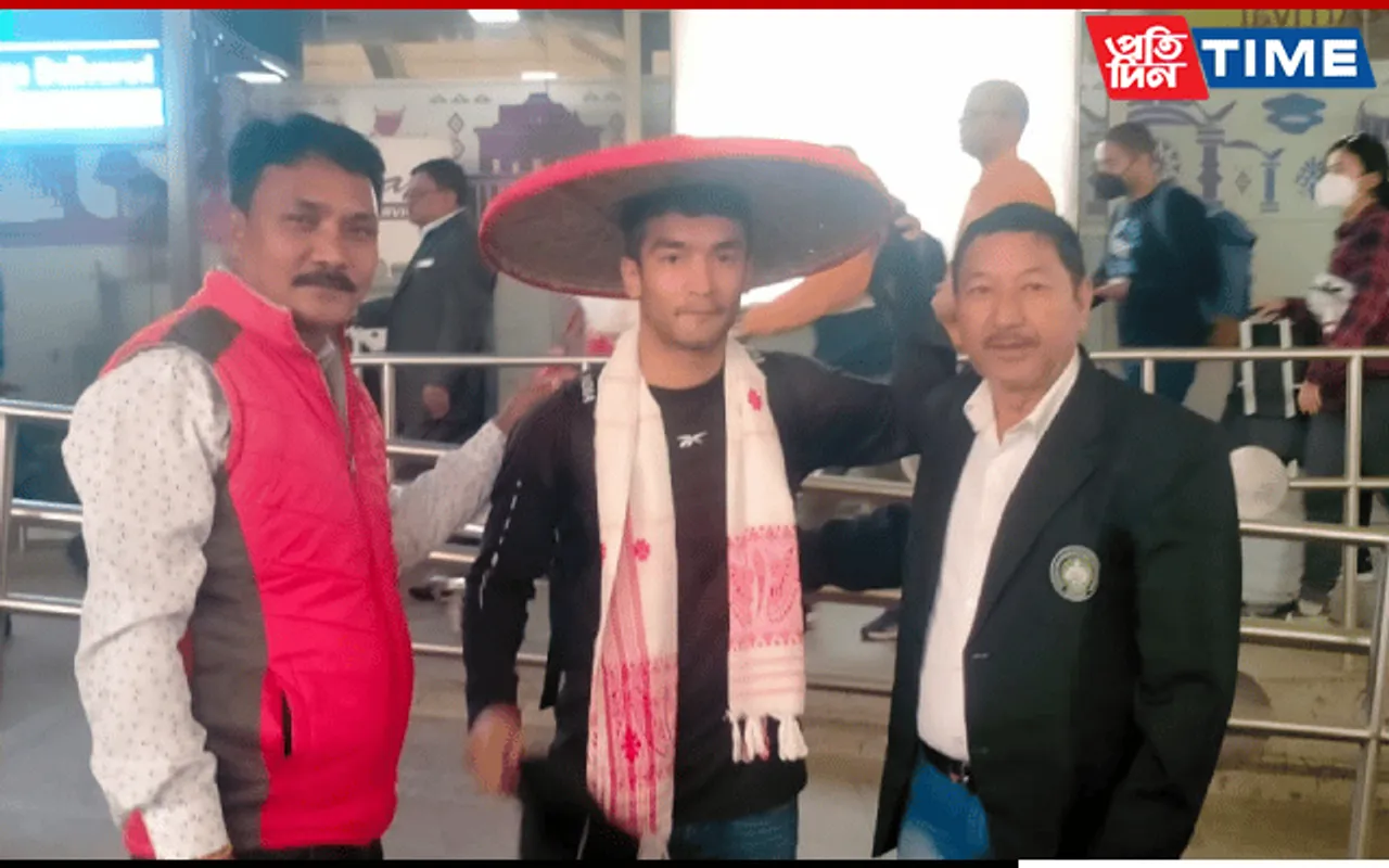 Shiva Thapa Returns Home Securing Gold At National Boxing Championship