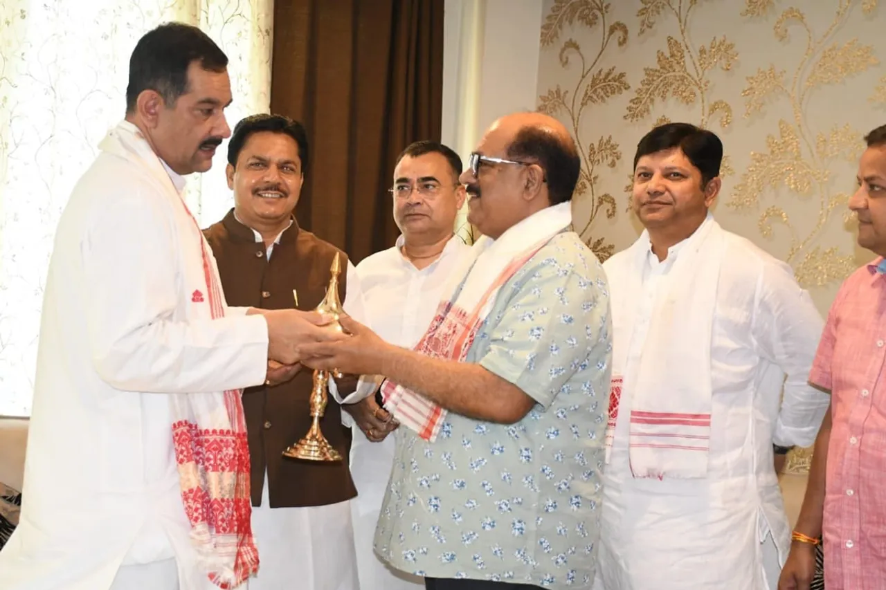Assam Congress Felicitates Jayanta Baruah For ‘Hemkosh’ Guinness Seal