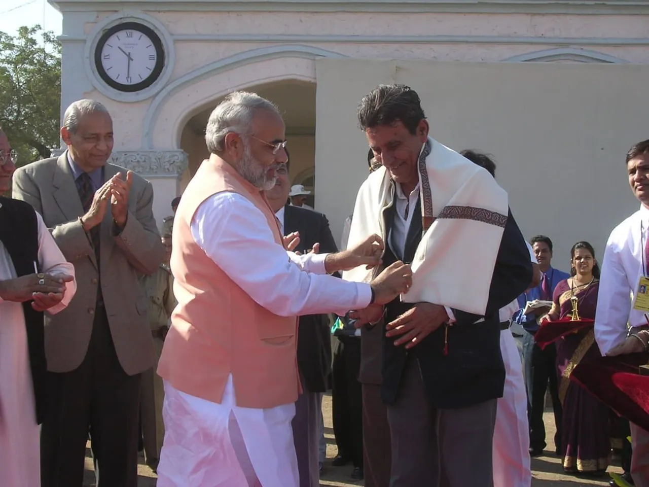 PM Modi Pays Tribute to Cricket Stalwart Salim Durani
