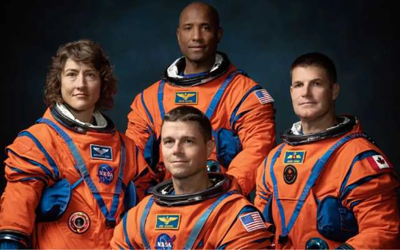 NASA Names 4 Astronauts for Artemis-II Moon Mission