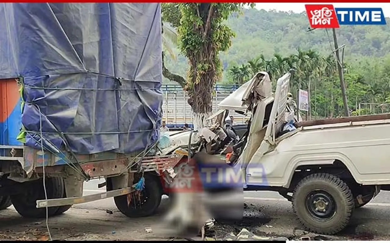 Assam: 2 Dead, Driver Injured as Car Crashes Into Stationary Truck at Kaziranga