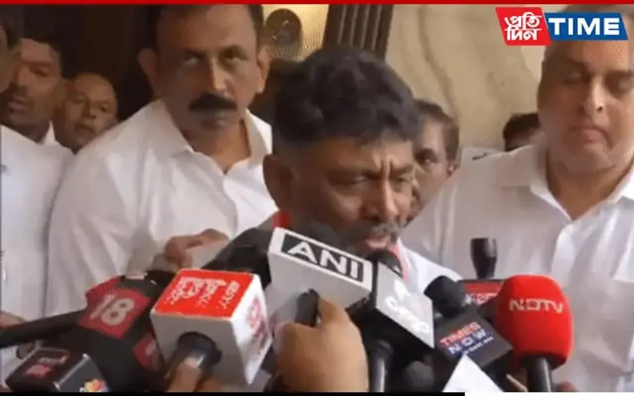 Karnataka Congress Chief DK Shivakumar Breaks Down As Party Leads