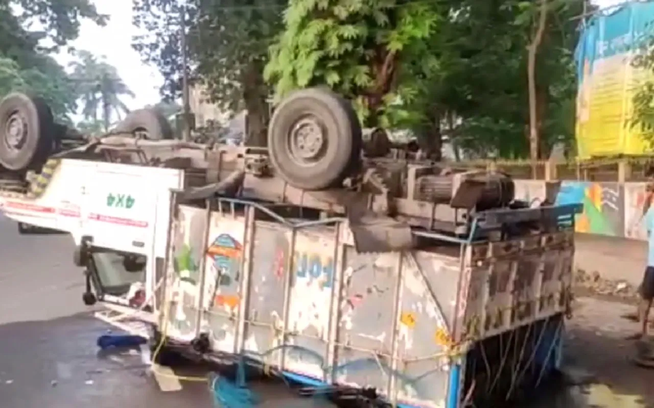 Assam: Fish-Laden Truck Accident Causes Upstream of Chalani Fish In Dhubri