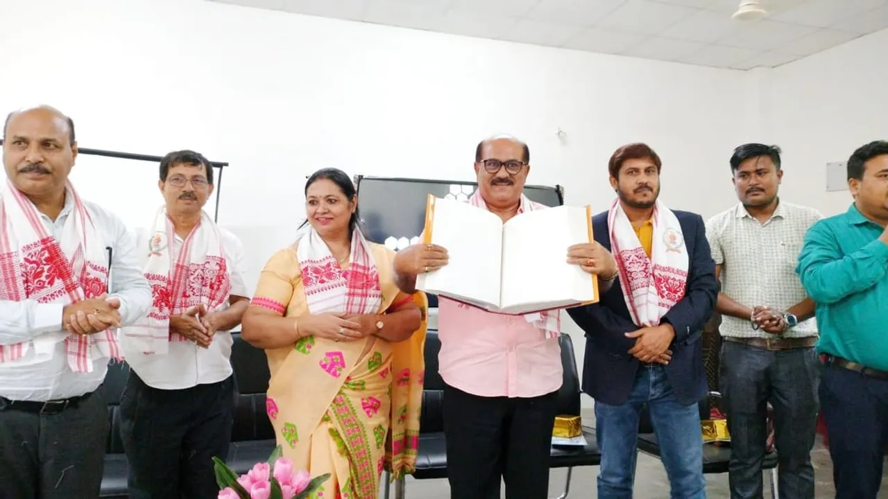 Guwahati: Jayanta Baruah Hands Over Braille 'Hemkosh' to DIET Kamrup