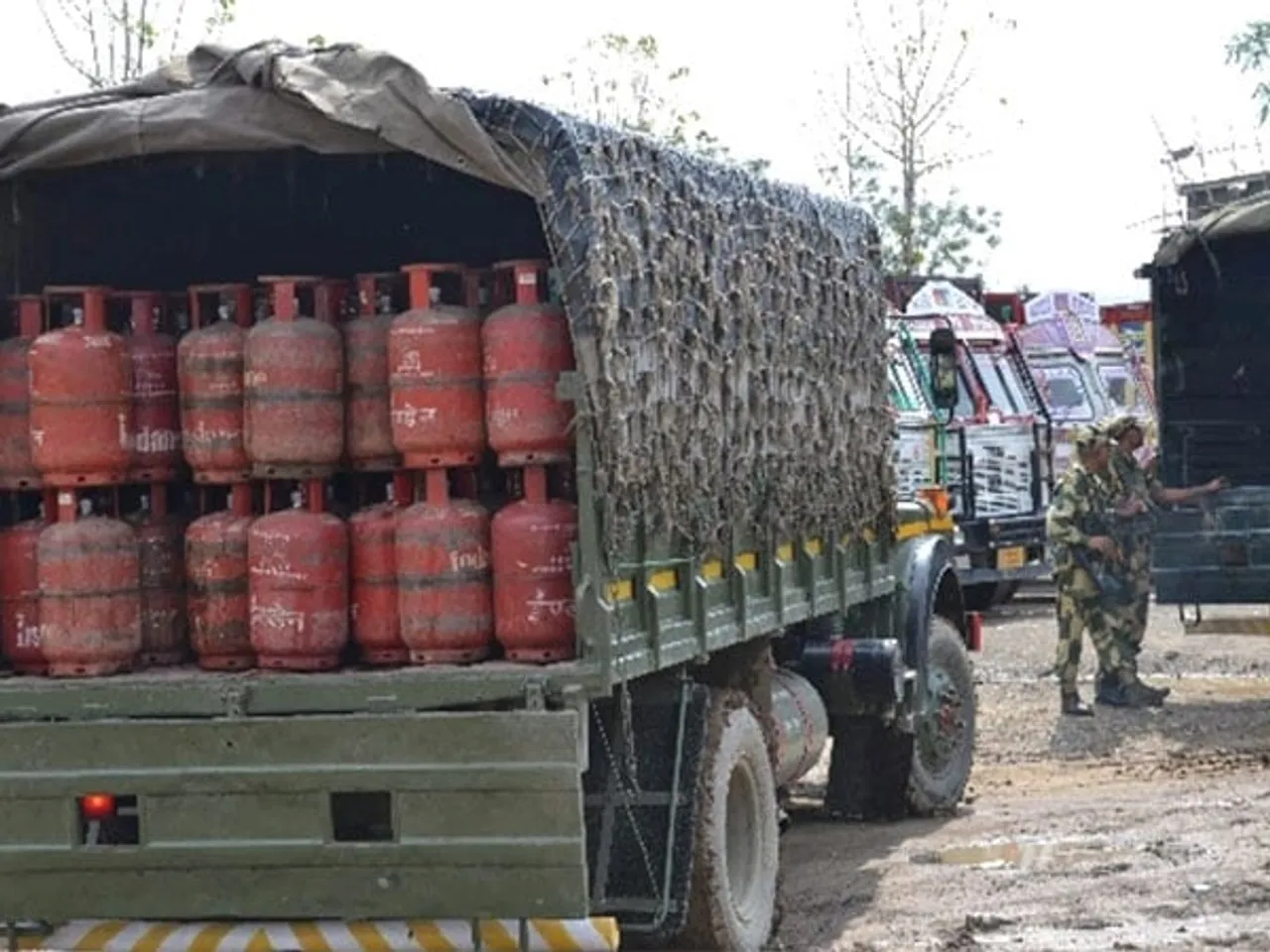 Manipur: Assam Rifles Provide Logistical Support In Arranging LPG Cylinders