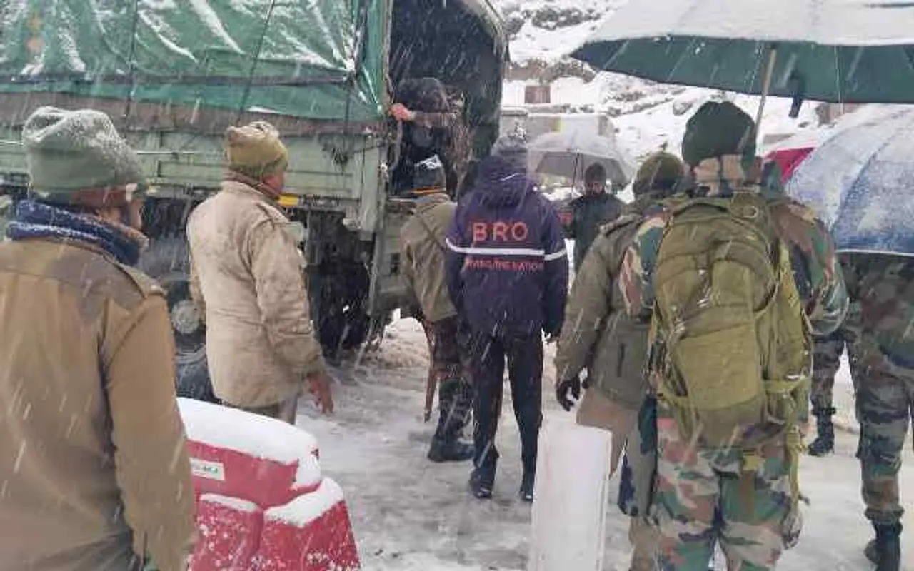 BRO Rescues 40 Stranded Tourists Near Nathula 