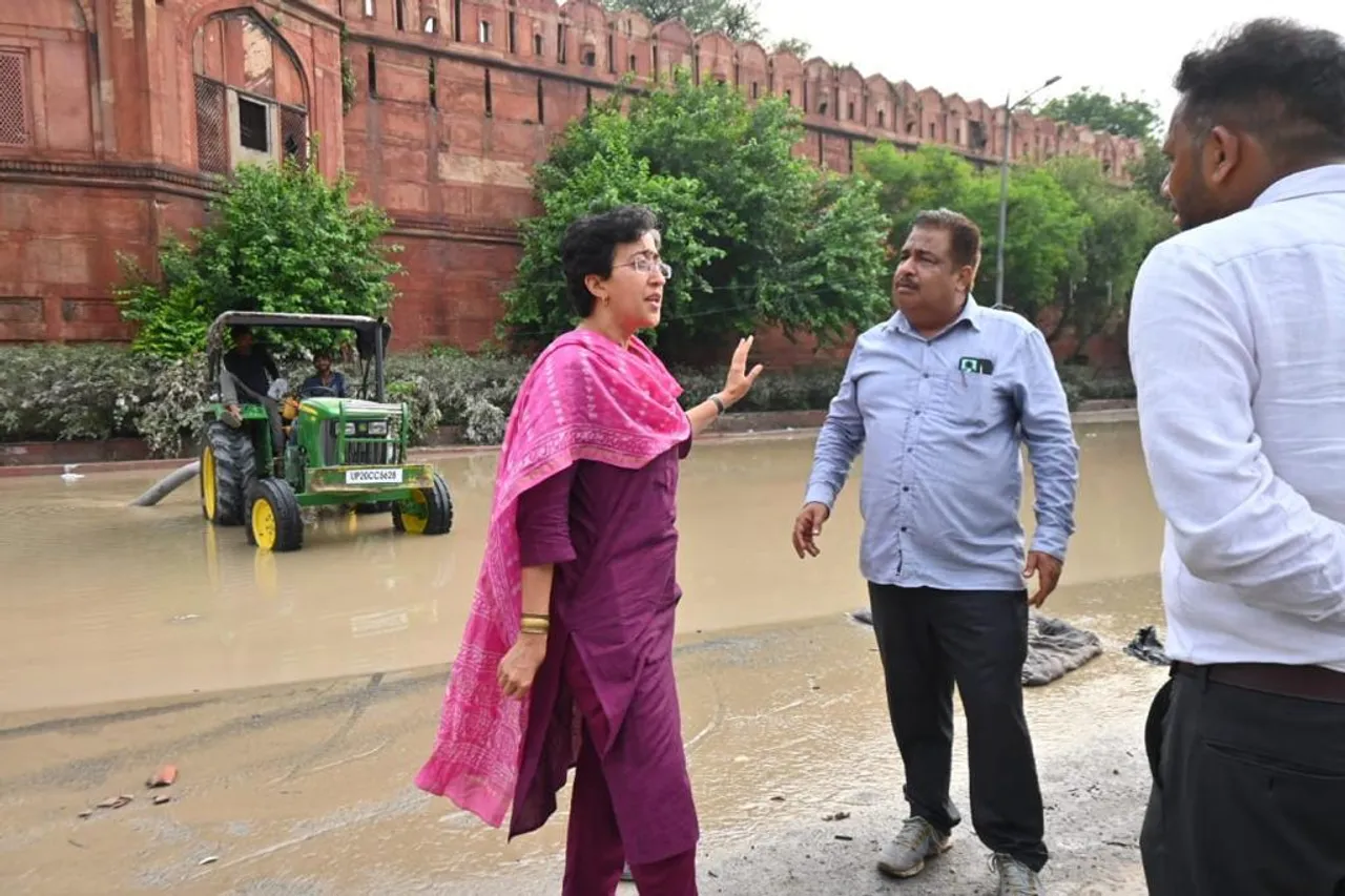 Delhi Floods: Atishi Visits Relief Camps, Directs Officials to Keep Teams on Alert