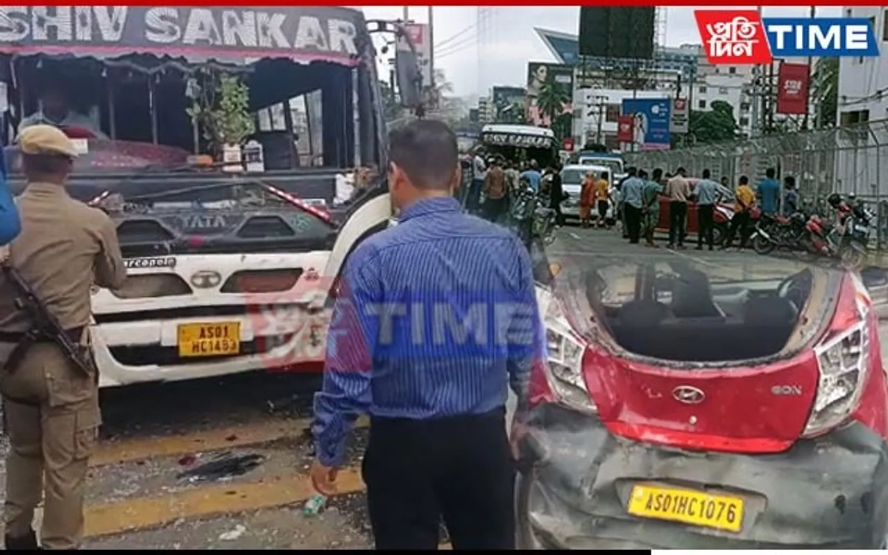Guwahati: Traffic Snarl Atop Ganeshguri Flyover After Bus Crashes Into 3 Vehicles