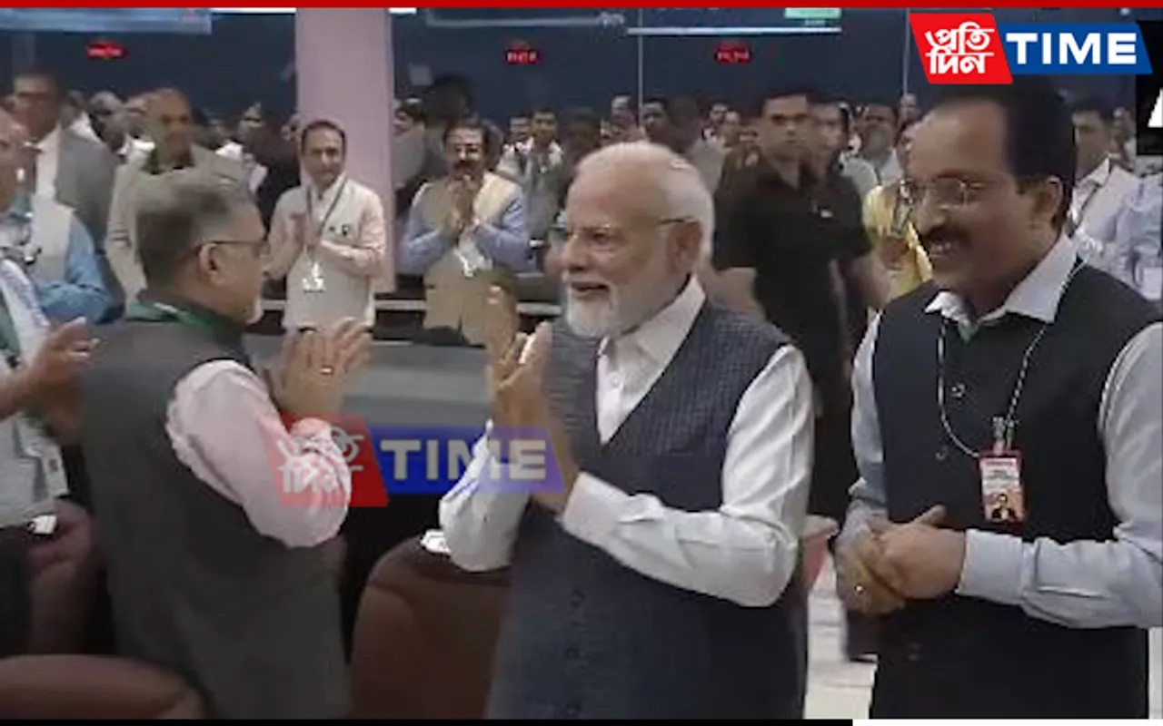 PM Modi Interacts With ISRO Scientists in Bengaluru, Congratulates Team