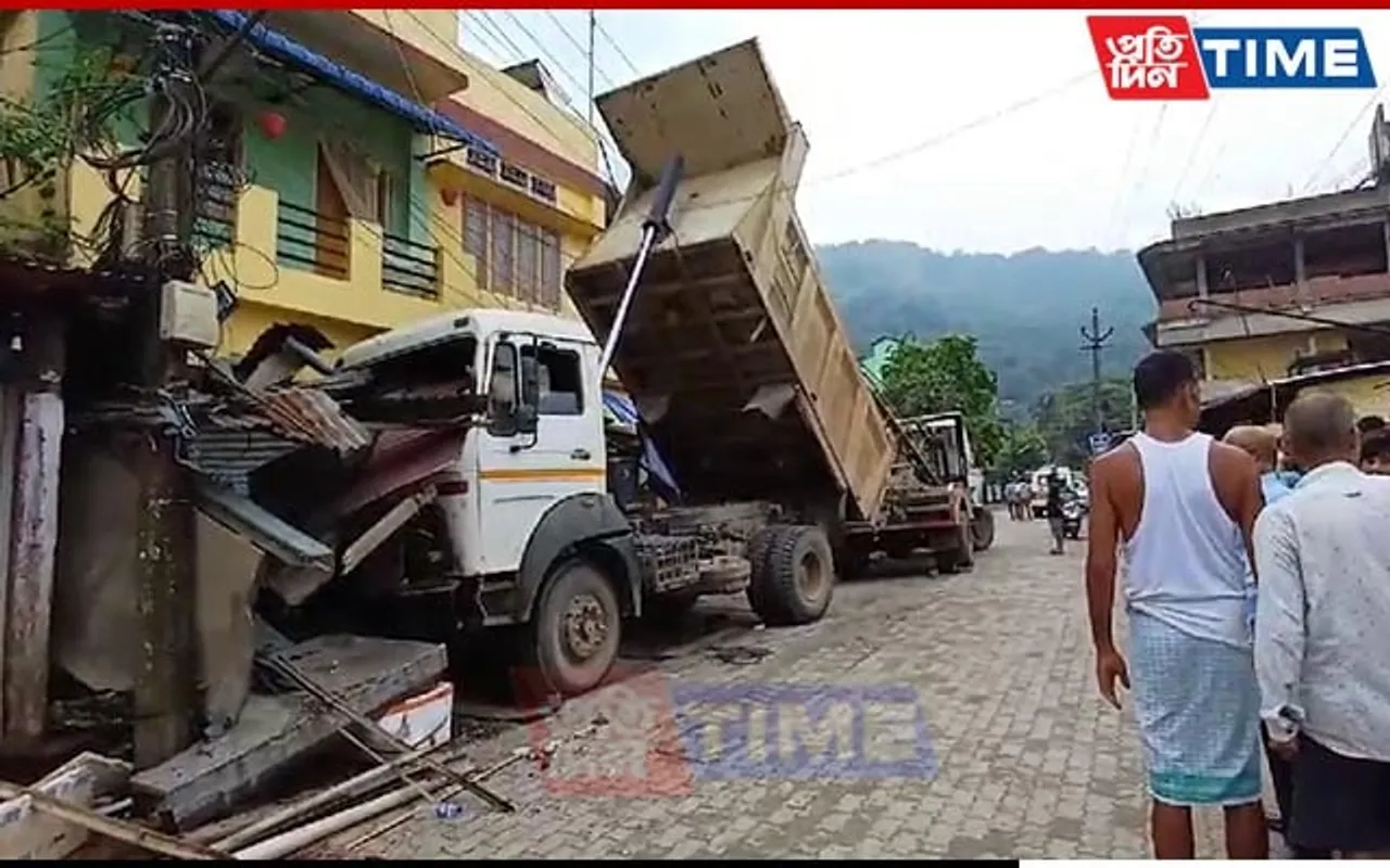 Guwahati: Dumper Truck Mows Down Shops In Bhangagarh; Drunk Driver Held